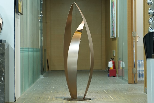 Modern Stainless Steel Abstract Sculpture – Customizable for Indoor & Outdoor Spaces